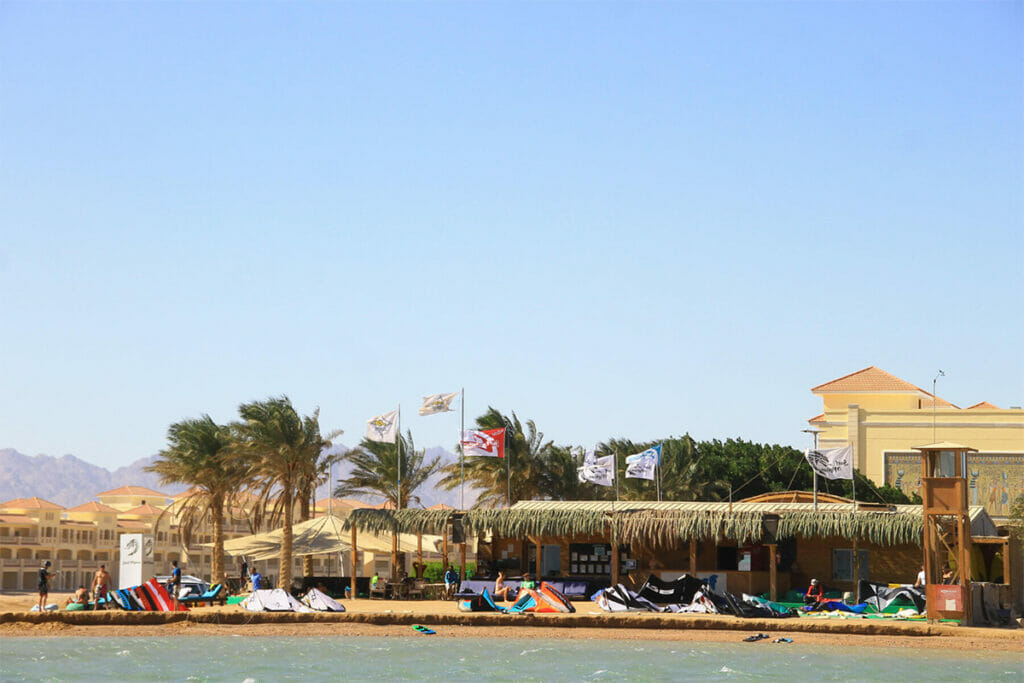 Surfschule am Strand von Abu Soma
