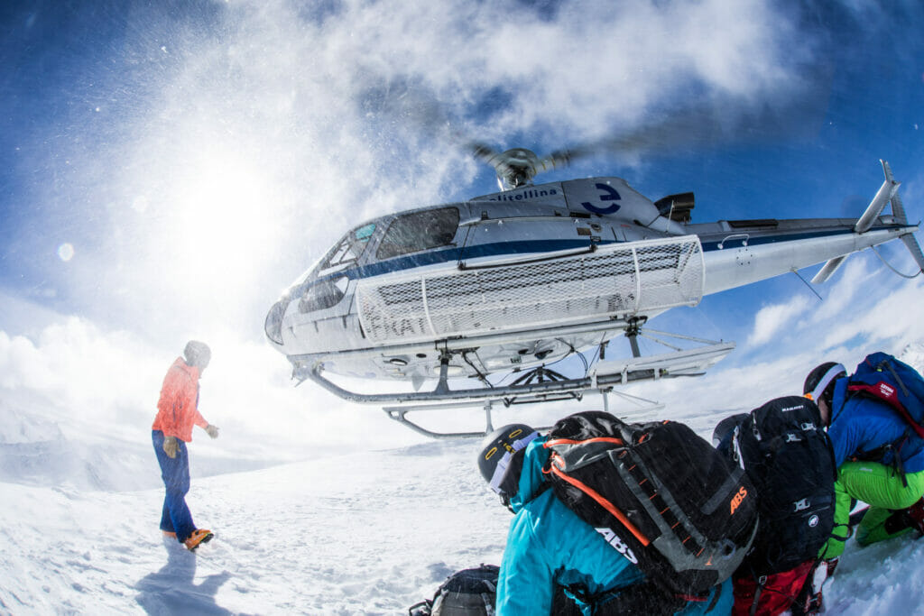 Heli startet in den Bergen von Livigno