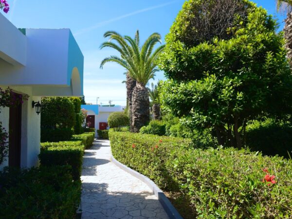 Schöner Garten im Hotel Horizon in Trianda