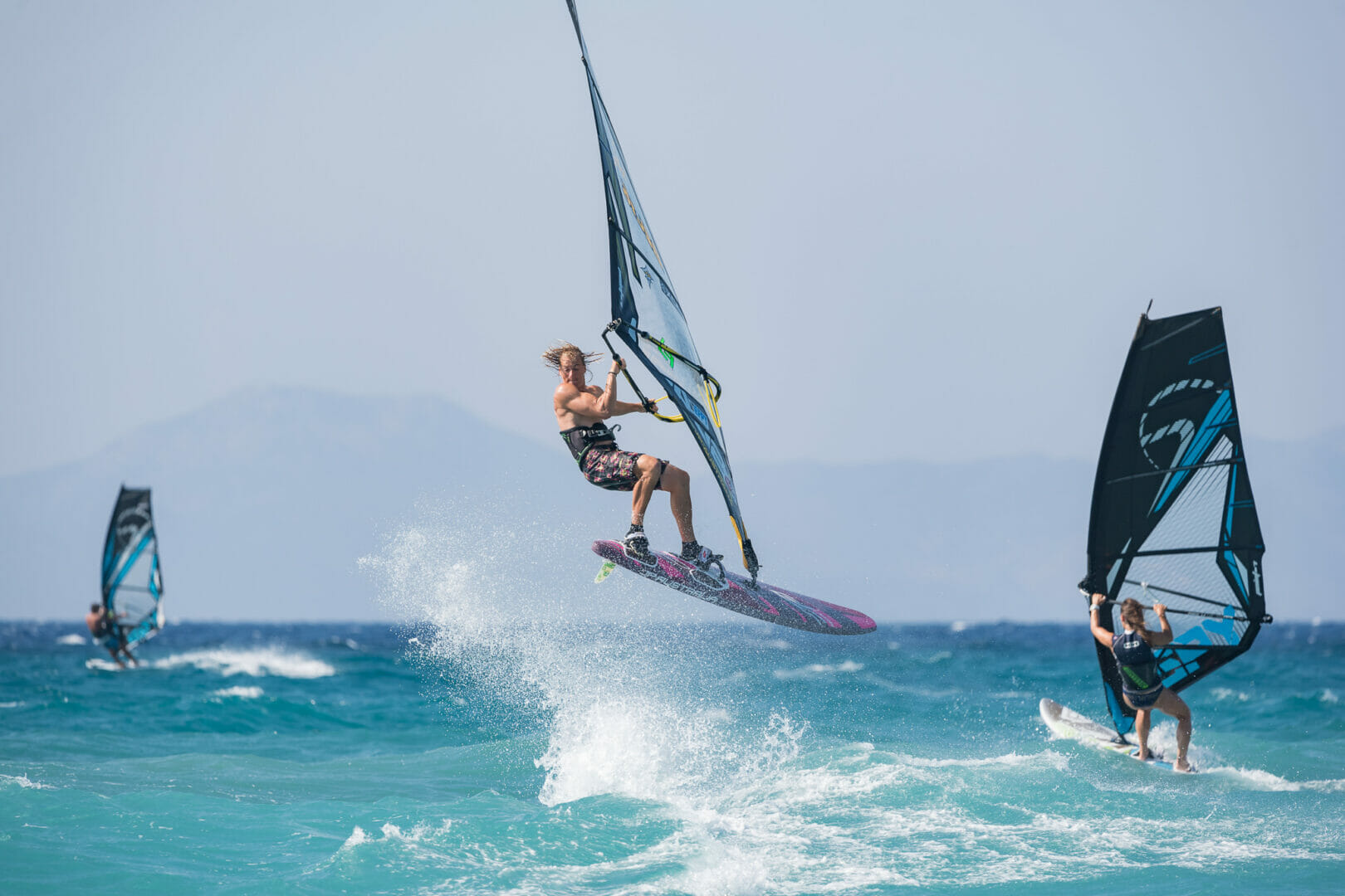 Windsurfer beim Springen in Theologos