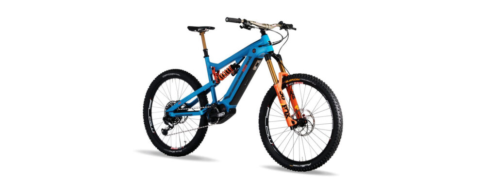 Blaues E-Bike zum Fahren im Karwendel