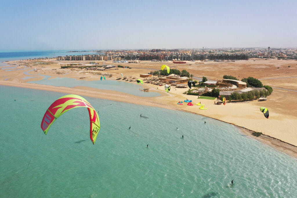 Luftaufnahmen von El Gouna mit Kite im Vordergrund