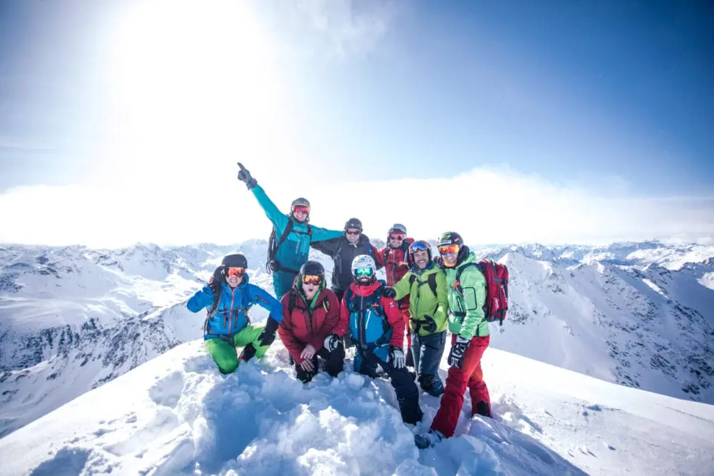 Dieses Bild hat ein leeres Alt-Attribut. Der Dateiname ist Heli_Livignosimonrainer.com_25-3-1-1024x683.jpg